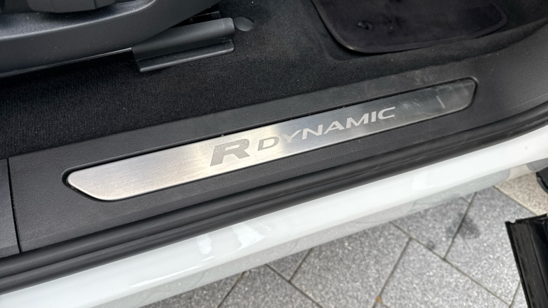 Land Rover Range Rover Evoque 2.0 D200 R-Dynamic SE 5dr Auto Diesel Hatchback